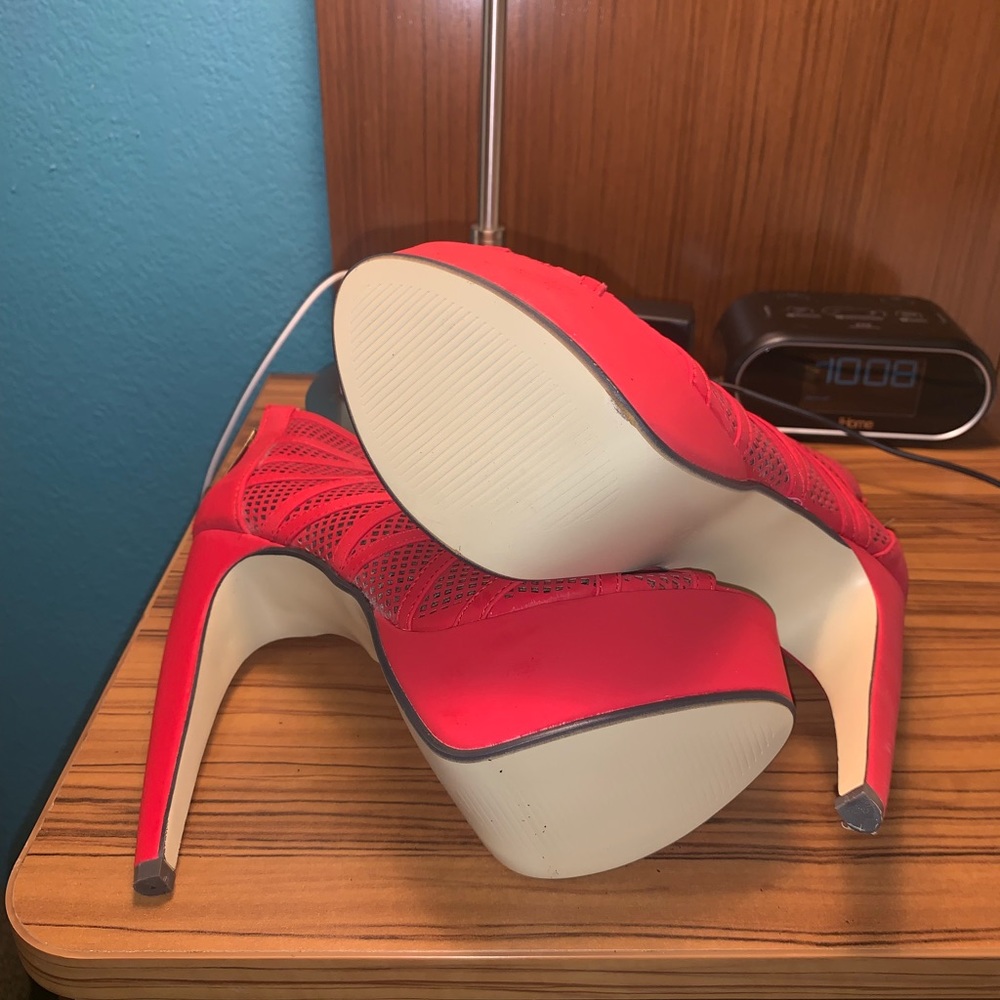Red Heels - Picture 4 of 4